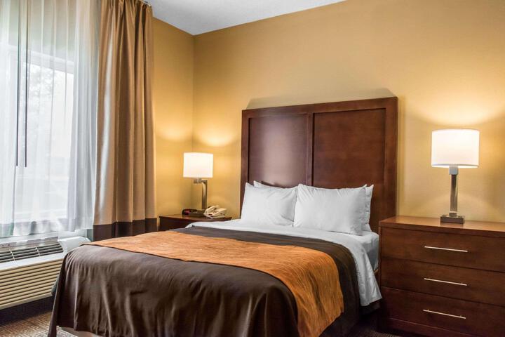 2 Queen Beds (6 of 11)
