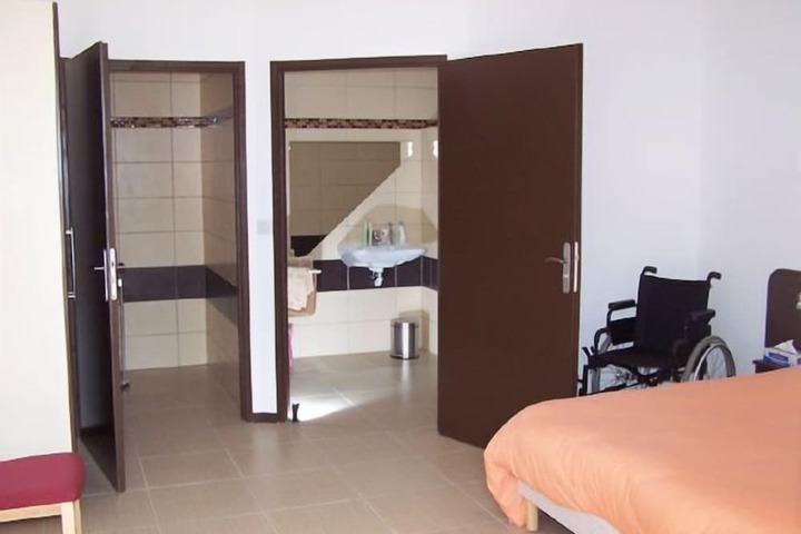 Room 9 of 38
