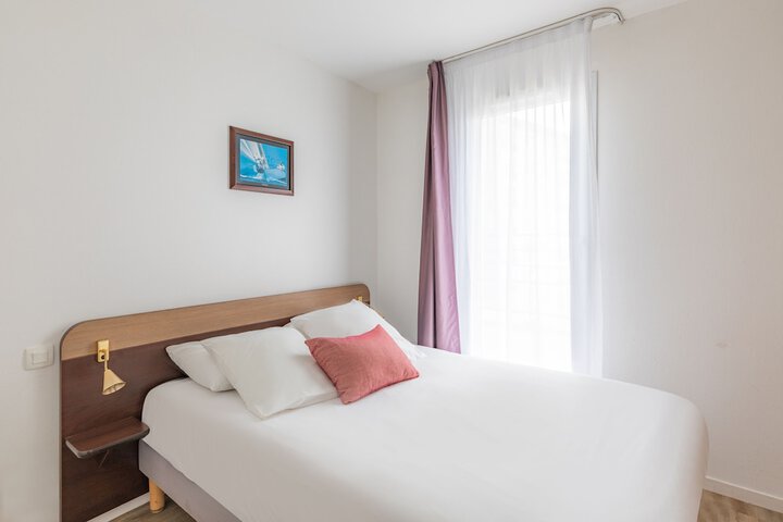 Room 3 of 33