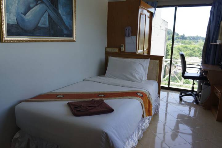 Room 9 of 46