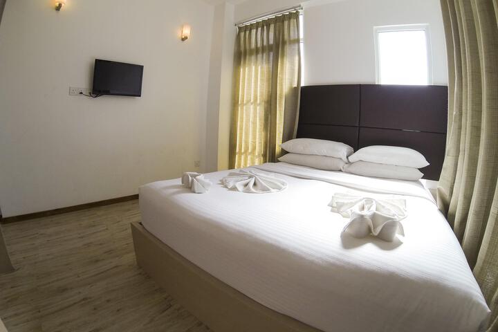 Room 2 of 6