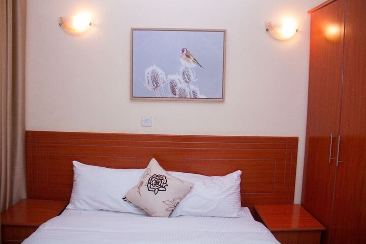 Room 10 of 13