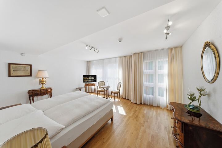 Room 10 of 40