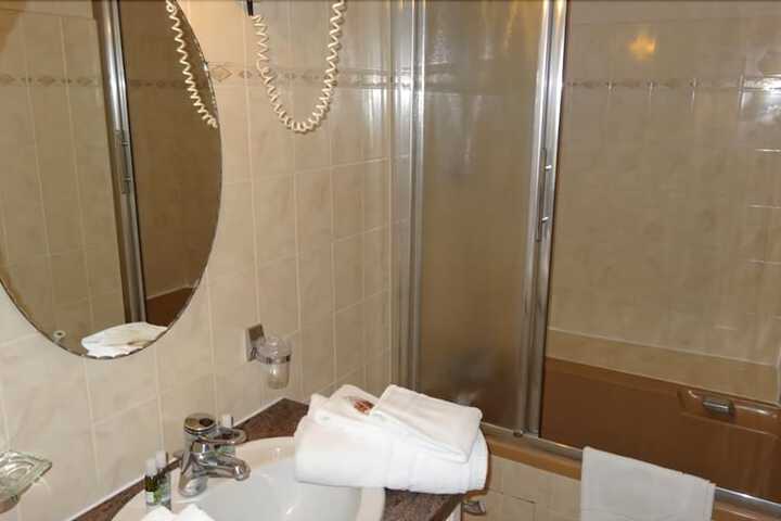 Room 120 of 153