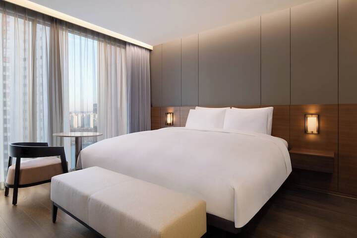 Room 12 of 74
