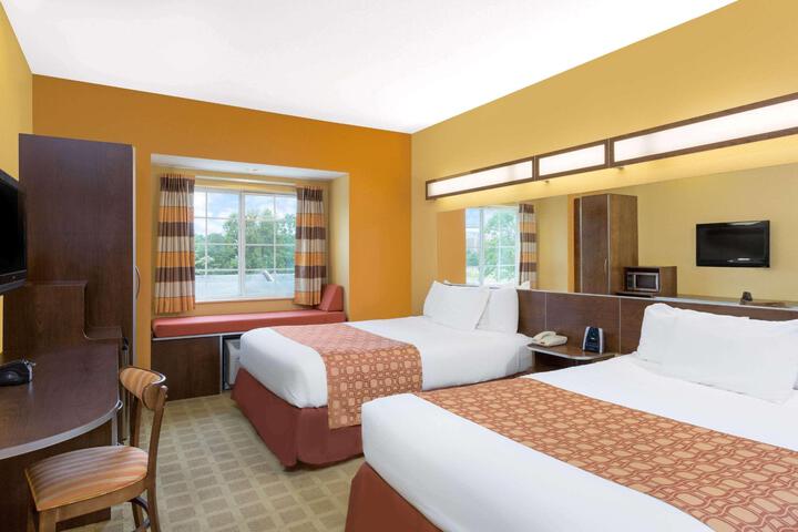 1 Queen Bed Accessible Room (10 of 30)