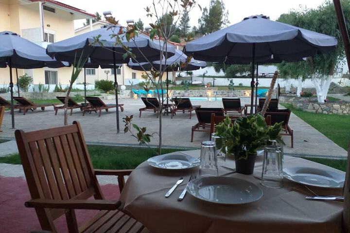 Dining 40 of 45