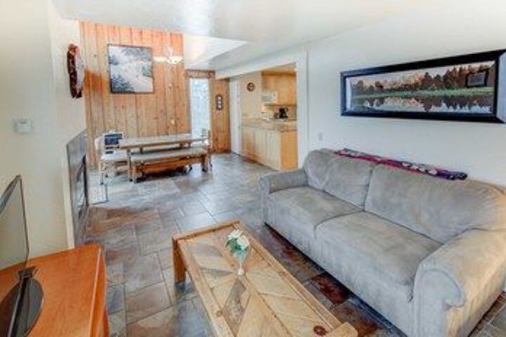 Mammoth Ski Racquet 055 - One Bedroom Home
