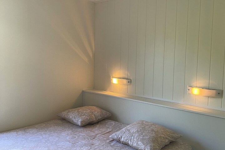 Room 8 of 13