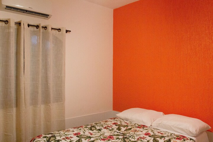 Room 6 of 105