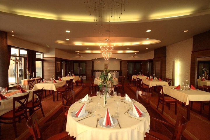 Dining 11 of 14