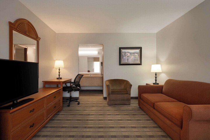 2 Double Beds (12 of 21)