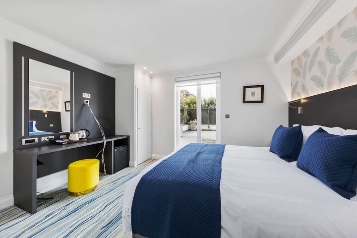 Room 32 of 69