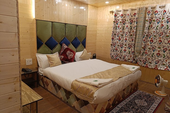 Room 28 of 68