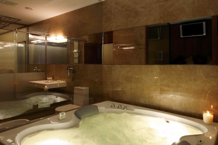 Room 2 of 74