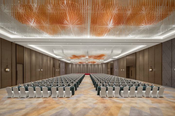 Ballroom/Hall 36 of 43