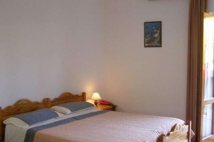 Room 3 of 28