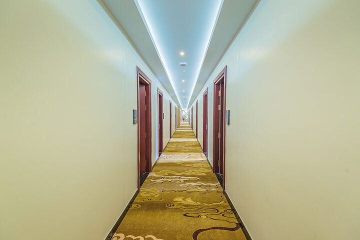 Ballroom/Hall 19 of 21