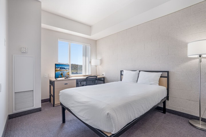 Room 13 of 37