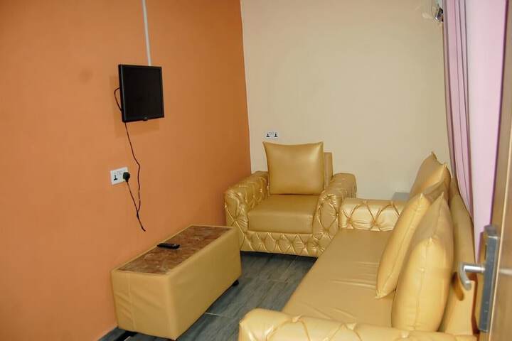 Room 8 of 12