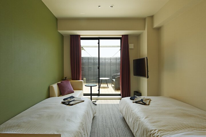 Room 9 of 76