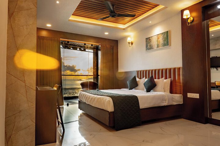 Room 8 of 33