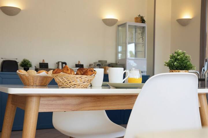 Breakfast/Coffee Service 16 of 18