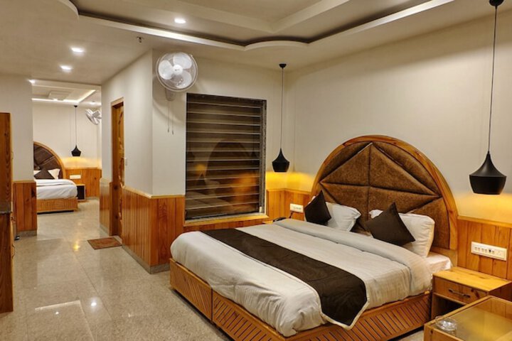 Room 16 of 38