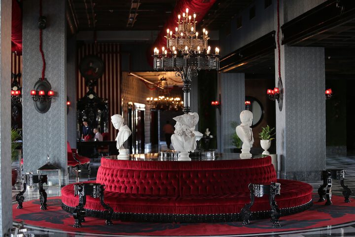 Entrance & Lobby