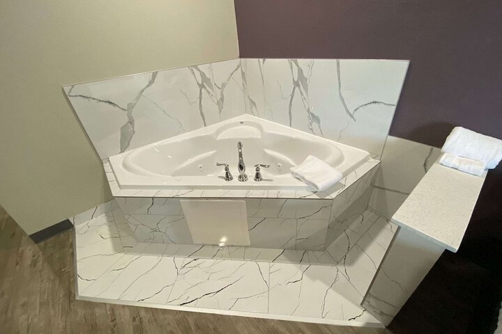 Private spa tub