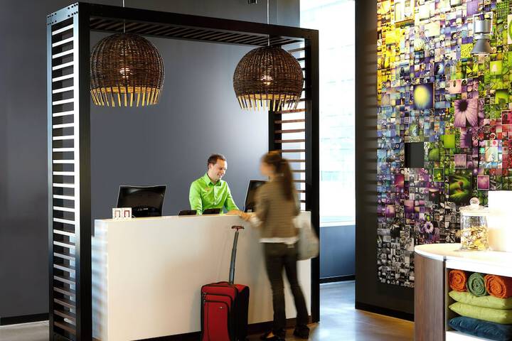 Entrance & Lobby