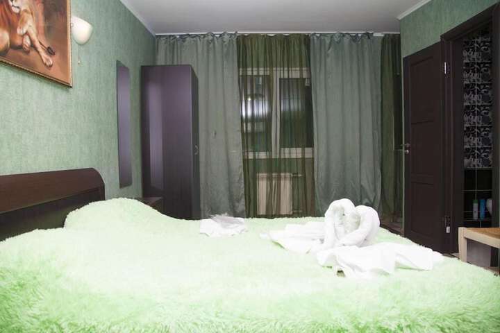 Room 7 of 28