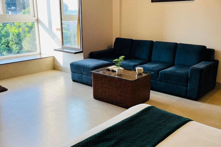 Room 2 of 38