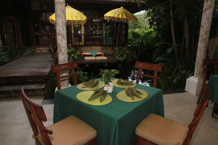 Dining 36 of 52