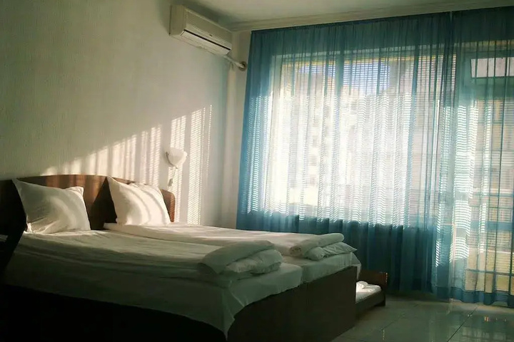 Room 5 of 14