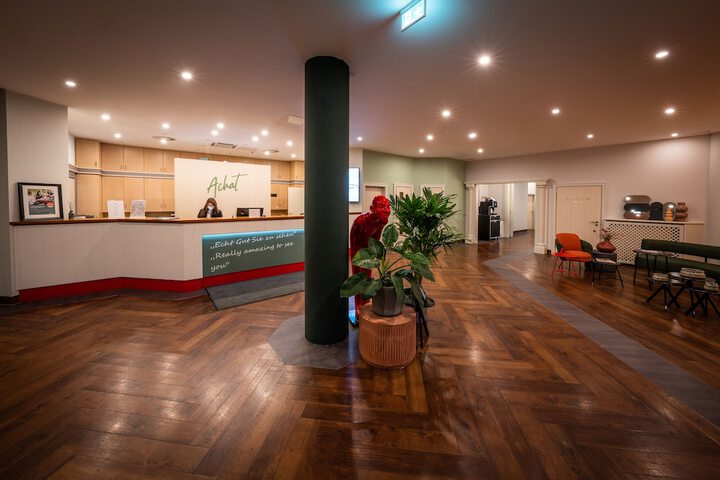 Entrance & Lobby