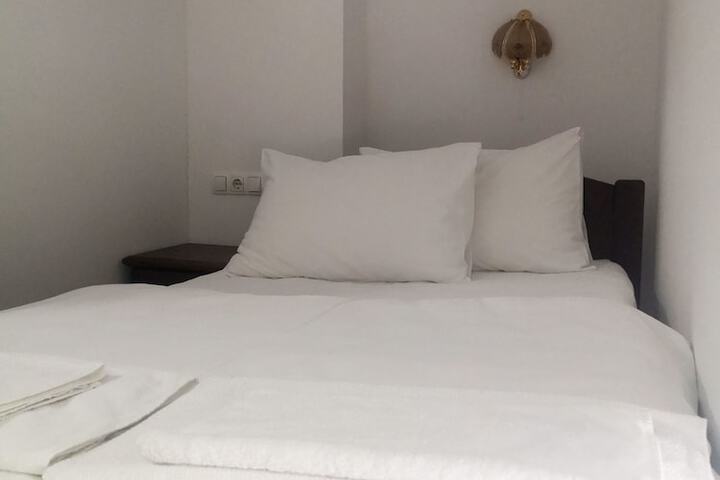 Room 3 of 60