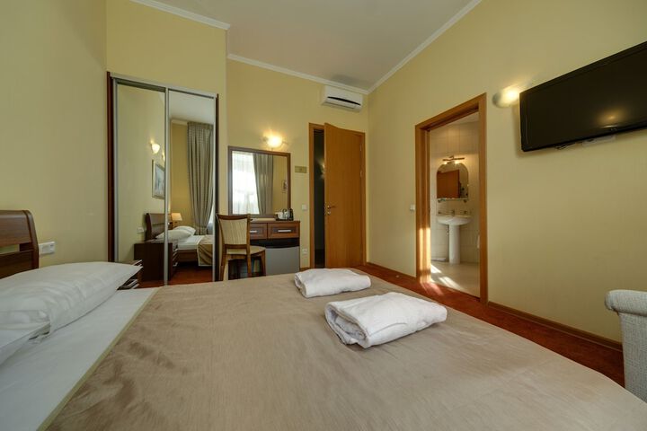 Room 27 of 30