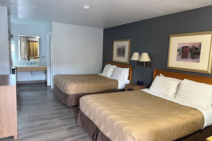 Room 40 of 74