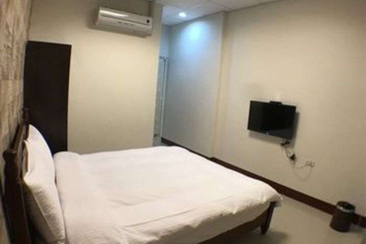 Room 15 of 24