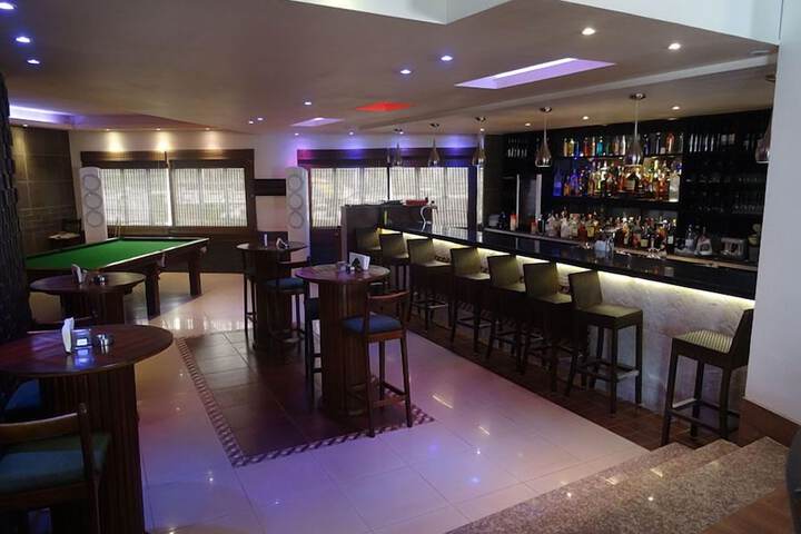 Lounge 20 of 23