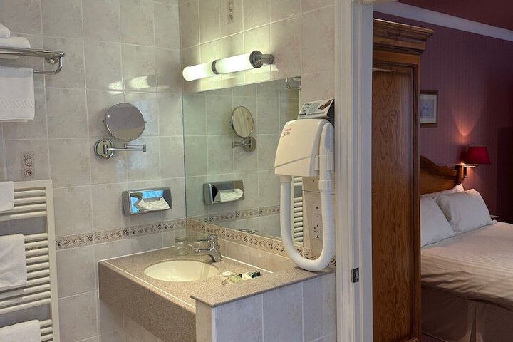Room 20 of 33