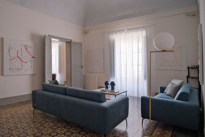 Room 33 of 48