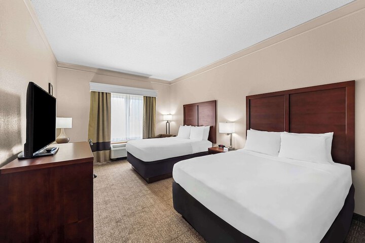 2 Queen Beds Accessible (2 of 9)