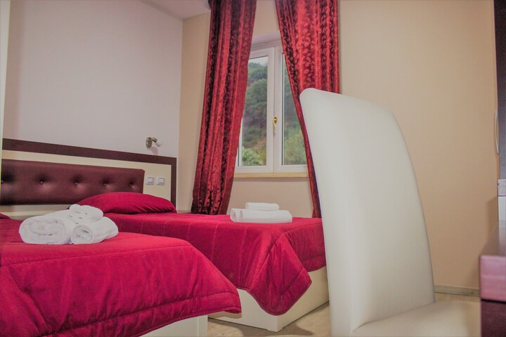 Room 15 of 48