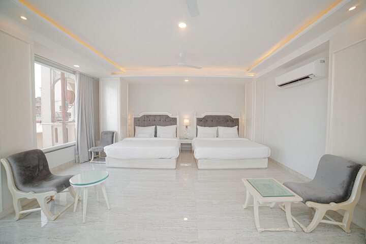Room 21 of 76