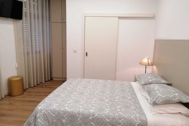 Room 5 of 40