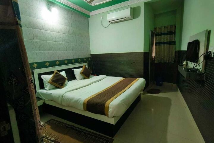 Room 6 of 20