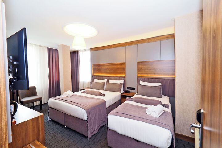 Room 10 of 38