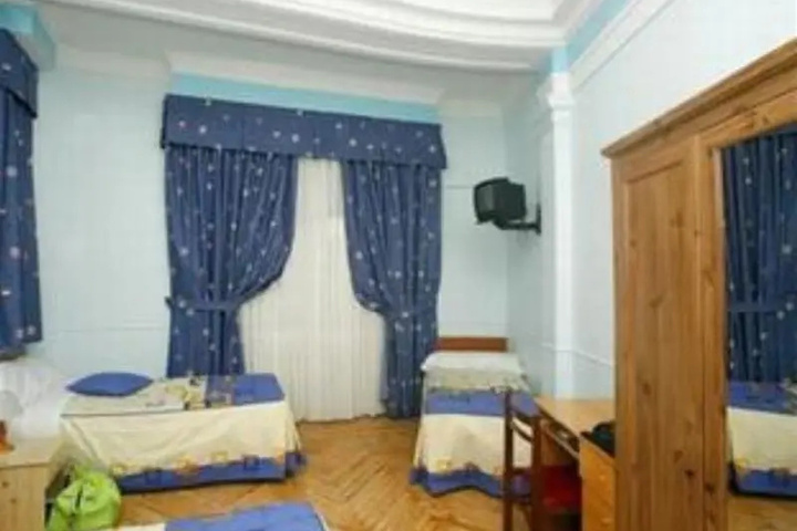 Room 5 of 8